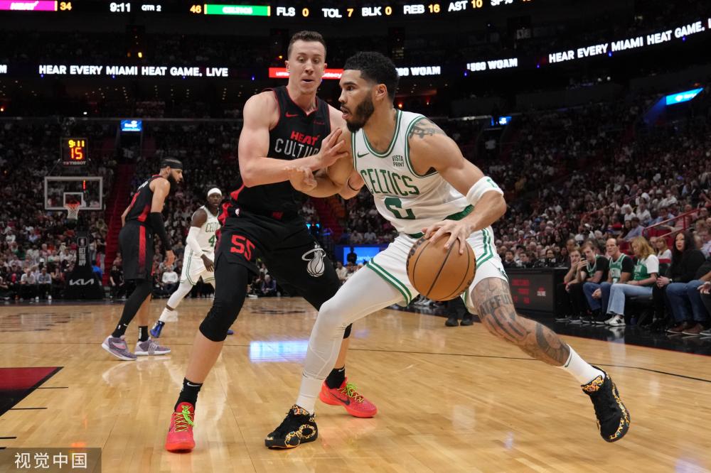 参加定期的 参加定期的